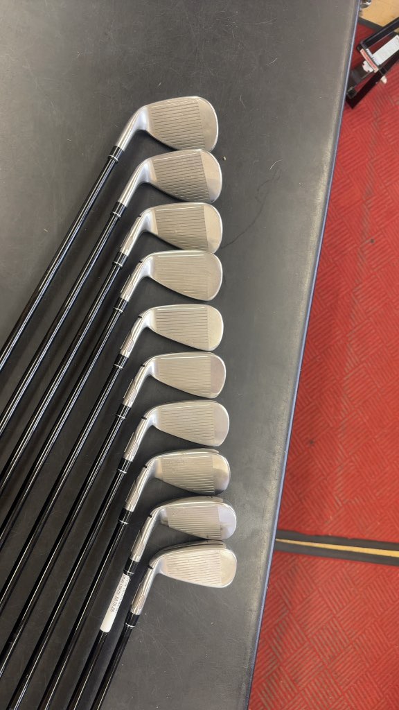 TaylorMade Stealth Iron Set 4-LW 10-Piece Graphite Regular Flex Used