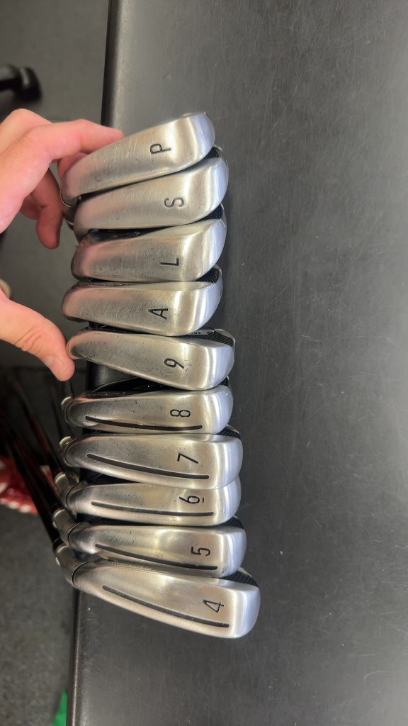 TaylorMade Stealth Iron Set 4-LW 10-Piece Graphite Regular Flex Used