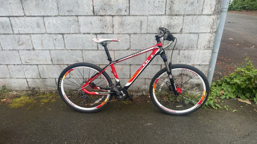 UCC VCL Road Bike 17" Frame 26" Wheels Red/White/Black very Good Condition