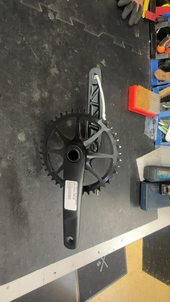 Unbranded 1x Bicycle Crankset and Bottom Bracket - Used - Black