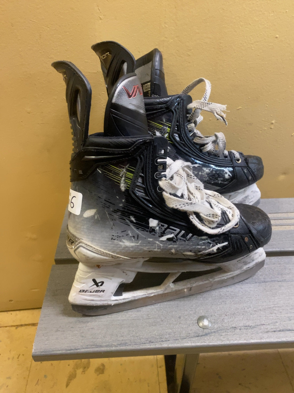 Bauer Vapor Hyperlite 2 Ice Hockey Skates Size 6 Fit 1