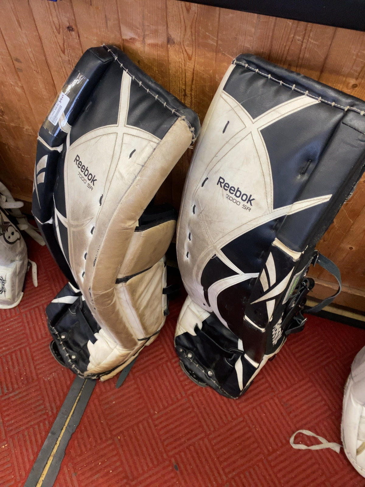 Reebok 7000 SR Hockey Goalie Leg Pads 34+1 Black White
