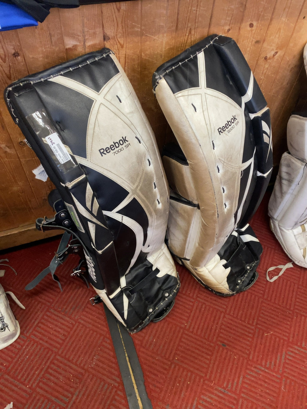 Reebok 7000 SR Hockey Goalie Leg Pads 34+1 Black White