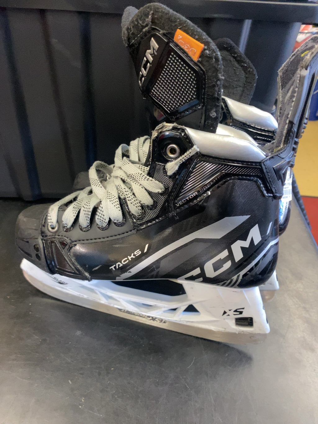 CCM Tacks Vector Premier Ice Hockey Skates - Size 7 Regular