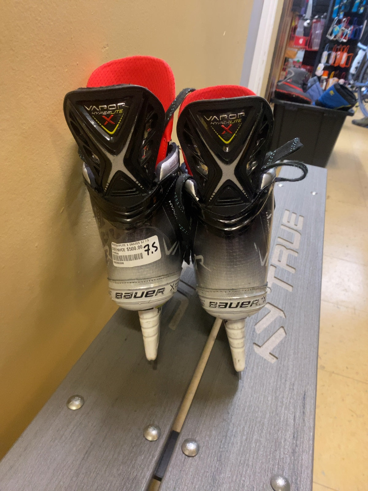 Bauer Vapor Hyperlite Ice Hockey Skates Size 7.5