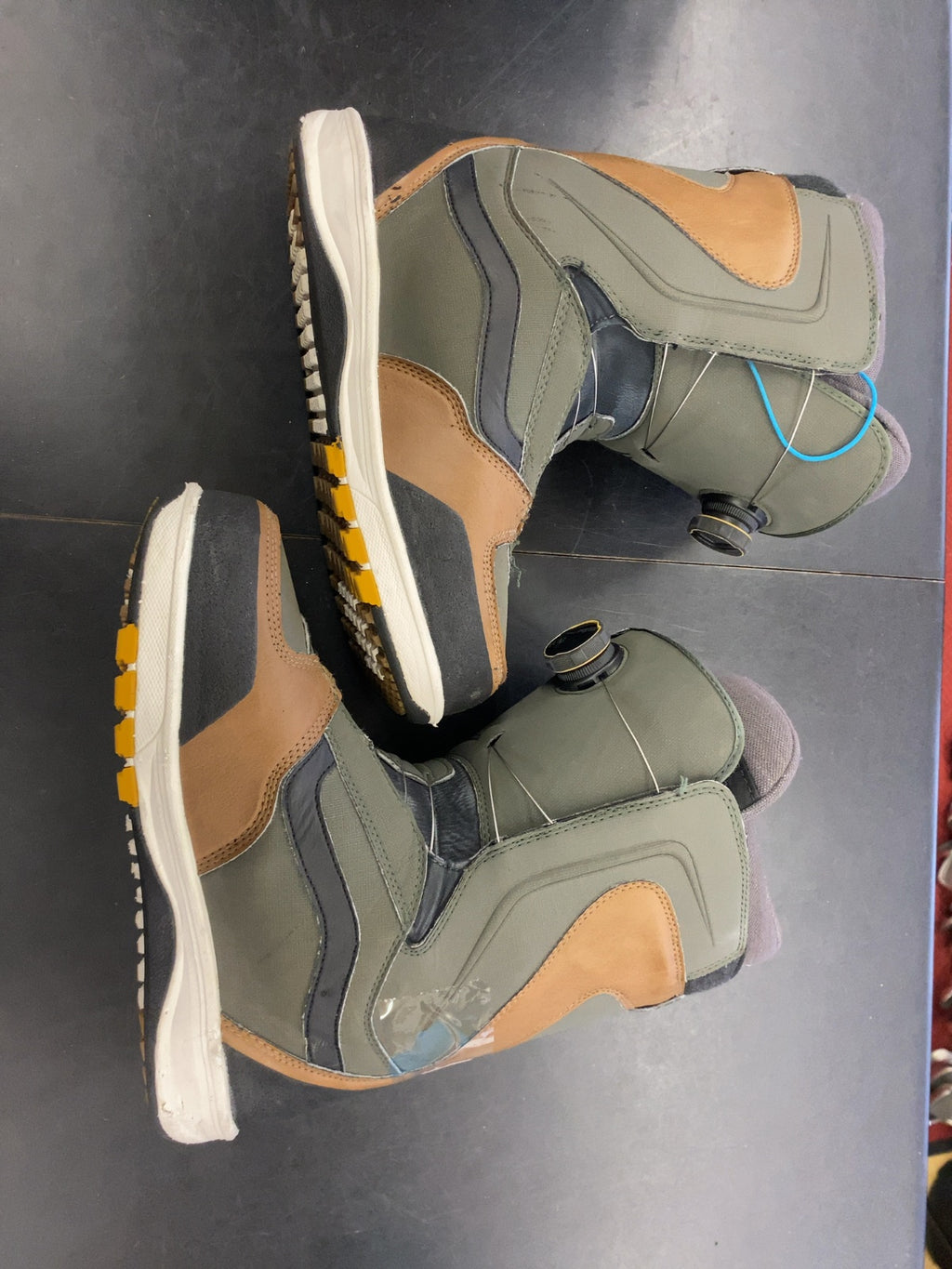 Vans Aura Pro Snowboard Boots Size 9