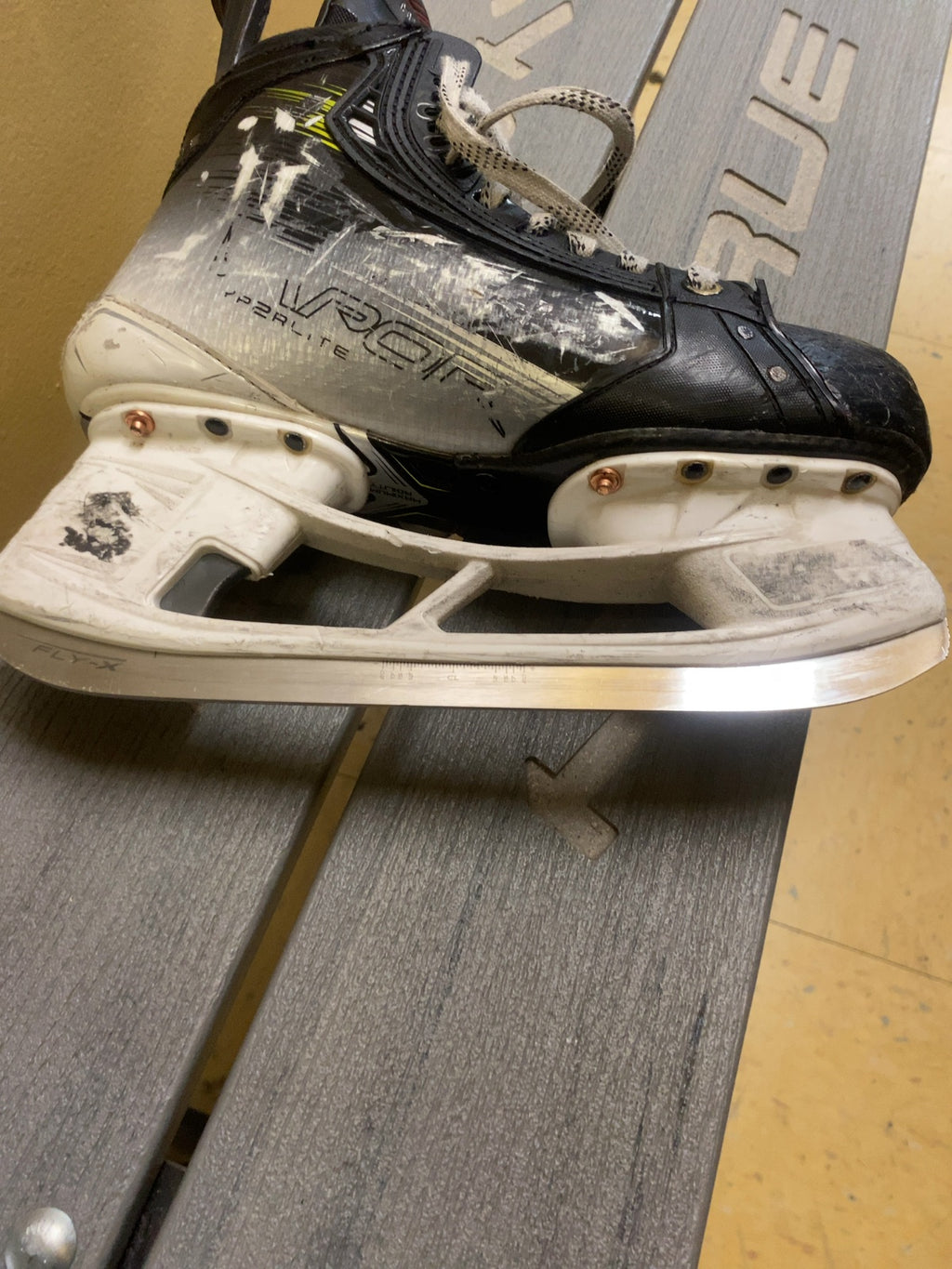 Bauer Vapor Hyperlite 2 Ice Hockey Skates Size 6 Fit 1
