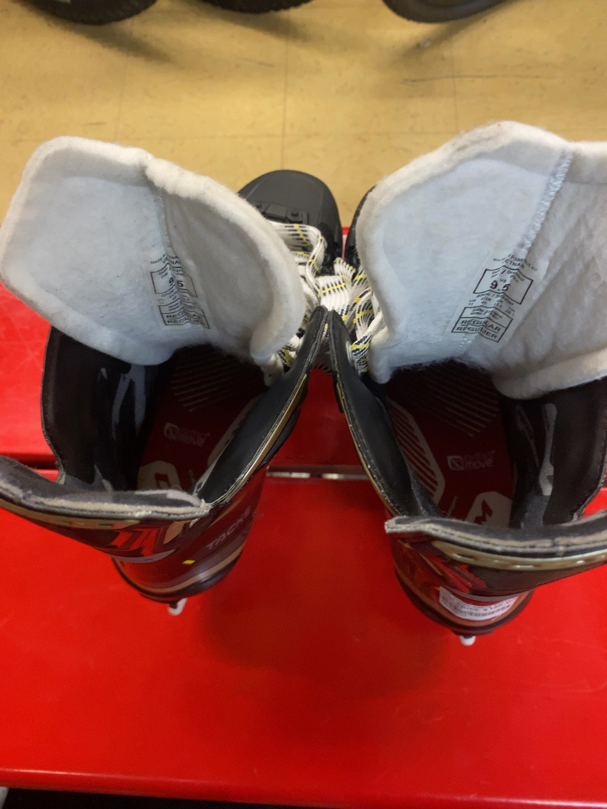 CCM Tacks AS 570 Senior Ice Hockey Skates Size 9.5 Regular