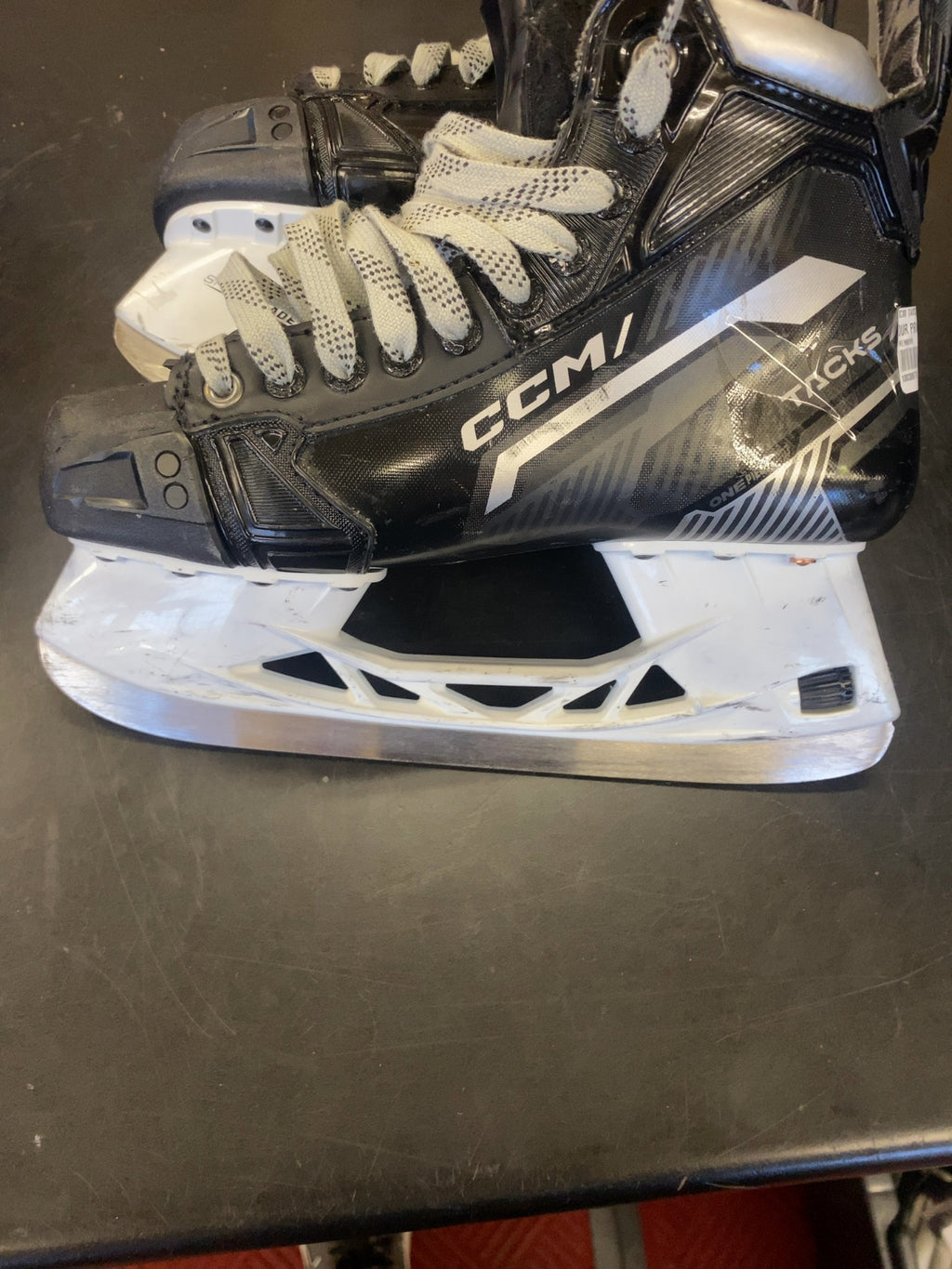 CCM Tacks Vector Premier Ice Hockey Skates - Size 7 Regular