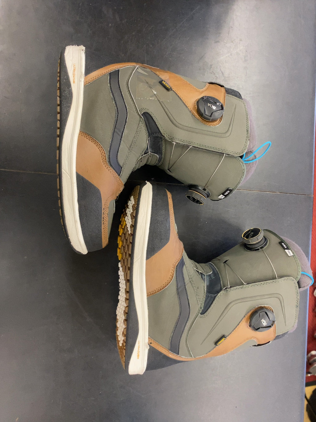 Vans Aura Pro Snowboard Boots Size 9