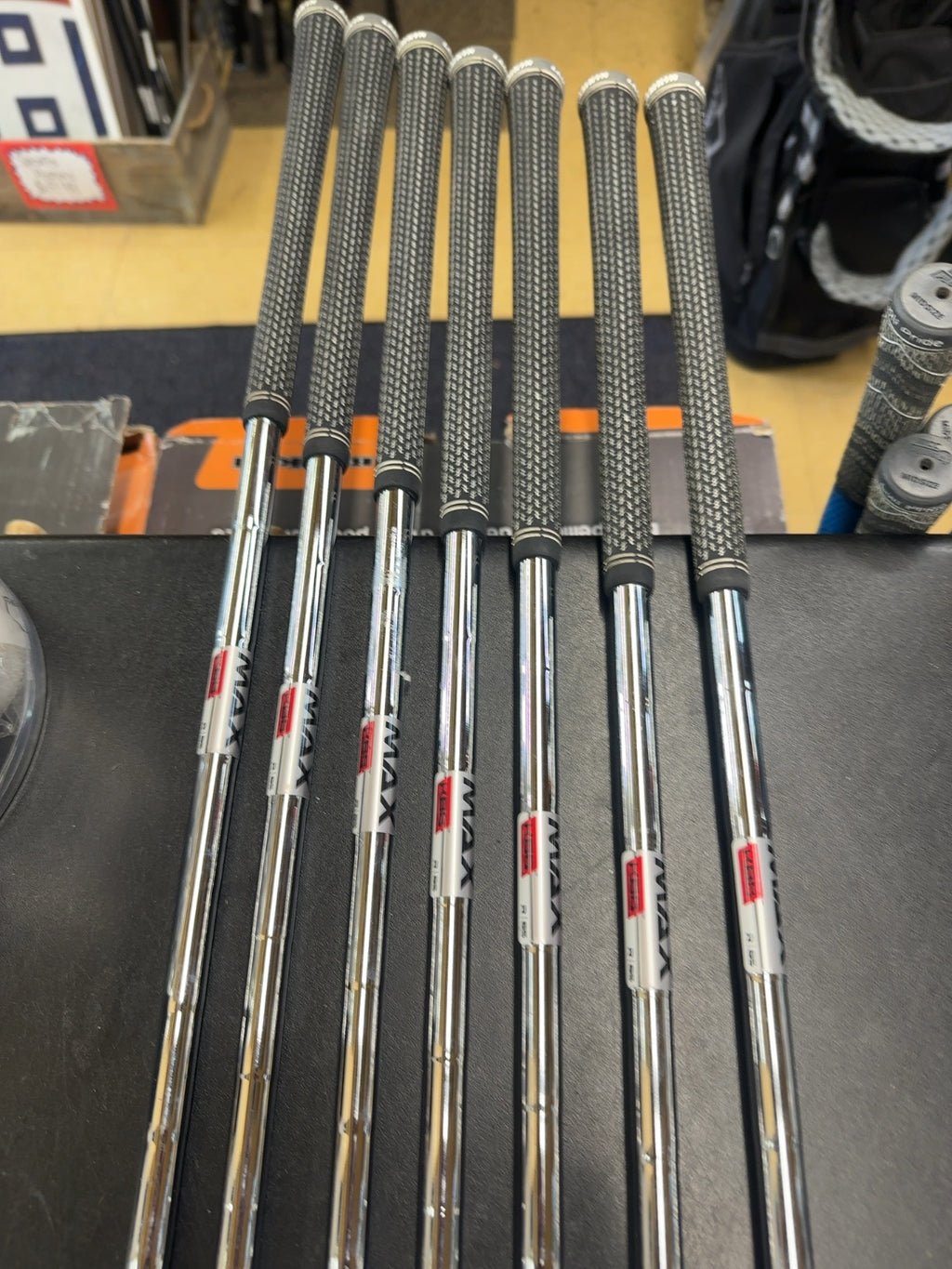 TaylorMade SIM Max Iron Set 5-AW KBS MAX 85 Regular Steel Right Hand