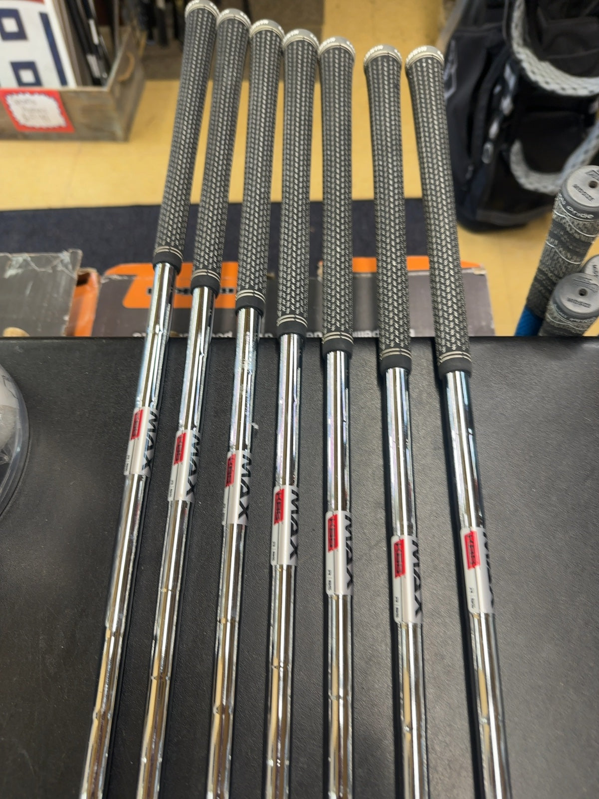 TaylorMade SIM Max Iron Set 5-AW KBS MAX 85 Regular Steel Right Hand