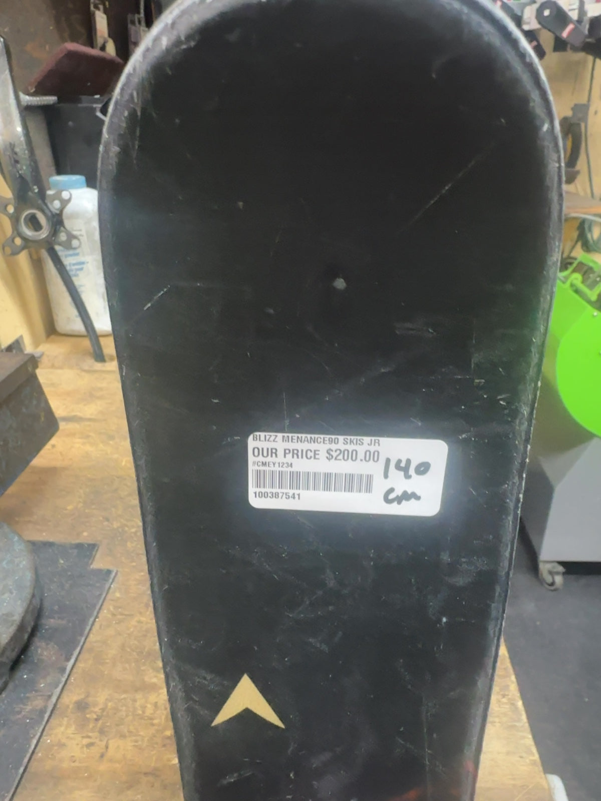 Dynastar Menace 90 Junior Downhill Skis with Look Bindings - 140 cm
These are freshly waxed and tuned