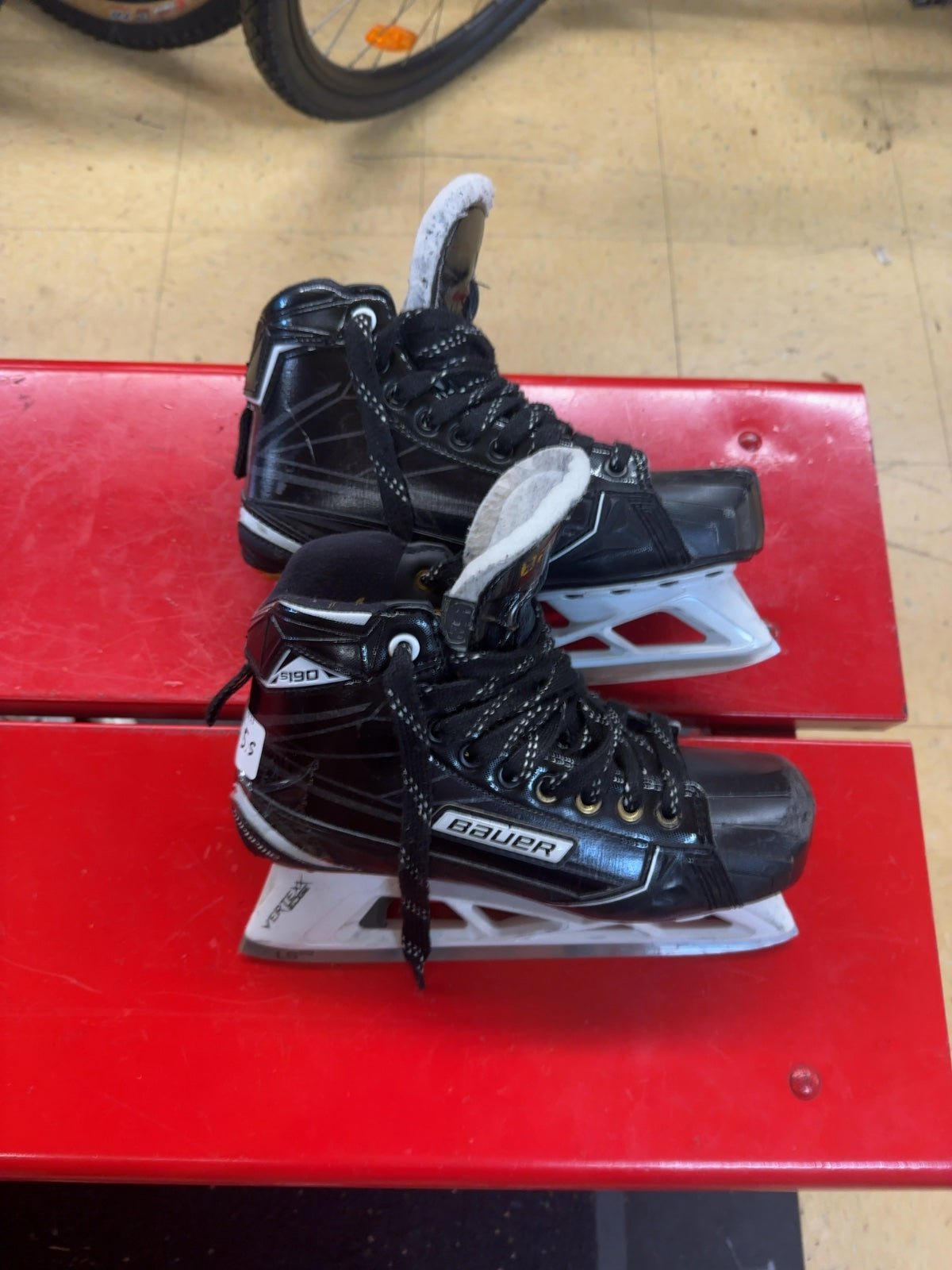 Bauer S190 Goalie Skates Size 5.5