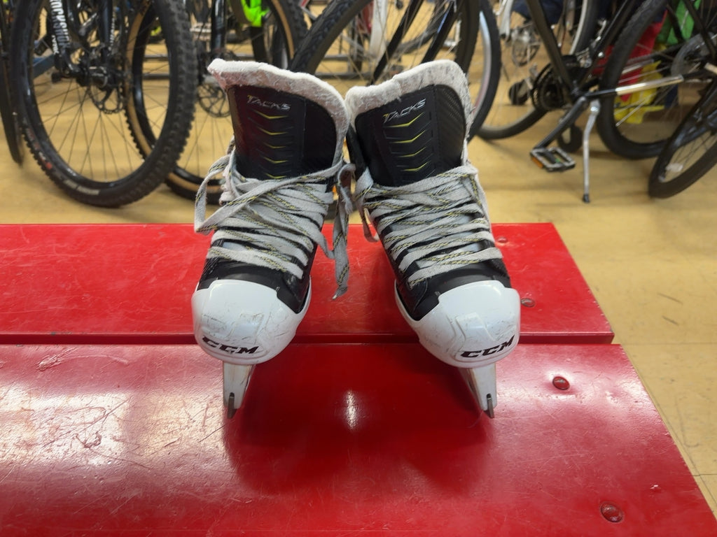 CCM Tacks 4092 Junior Goalie Skates Size 4.5 D
