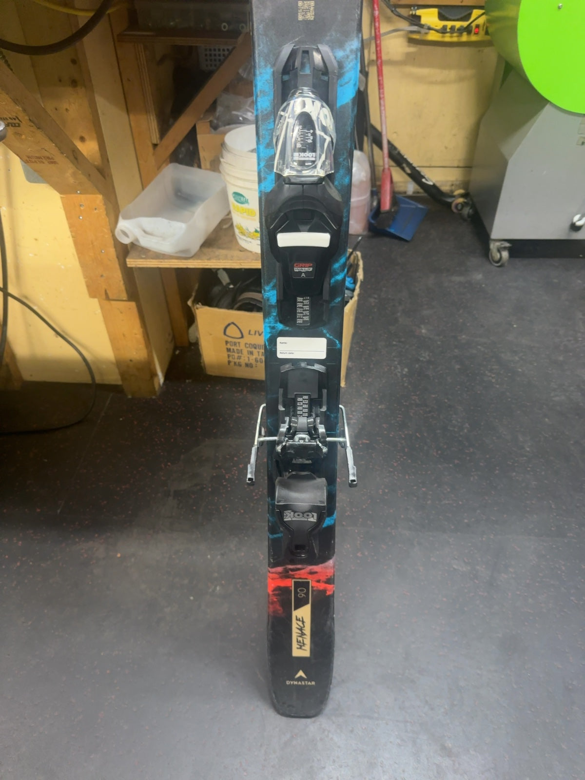 Dynastar Menace 90 Junior Downhill Skis with Look Bindings - 140 cm
These are freshly waxed and tuned