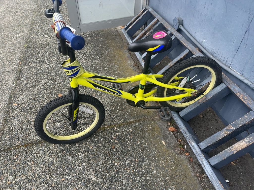 Giant Animator 16" Kids Bike - Neon Yellow