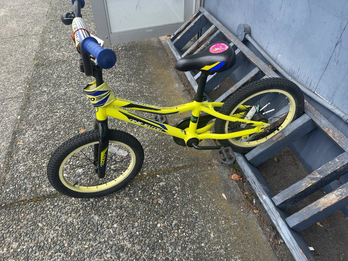 Giant Animator 16" Kids Bike - Neon Yellow