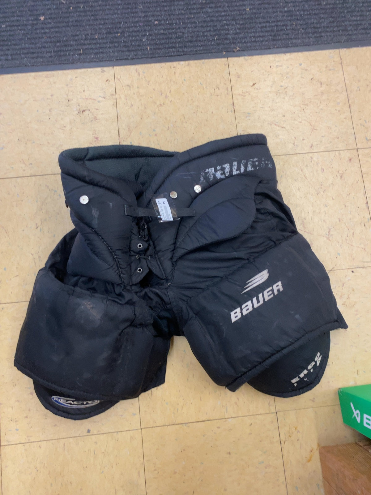 Bauer Reactor Senior Medium Ice Hockey Goalie Pants - Black