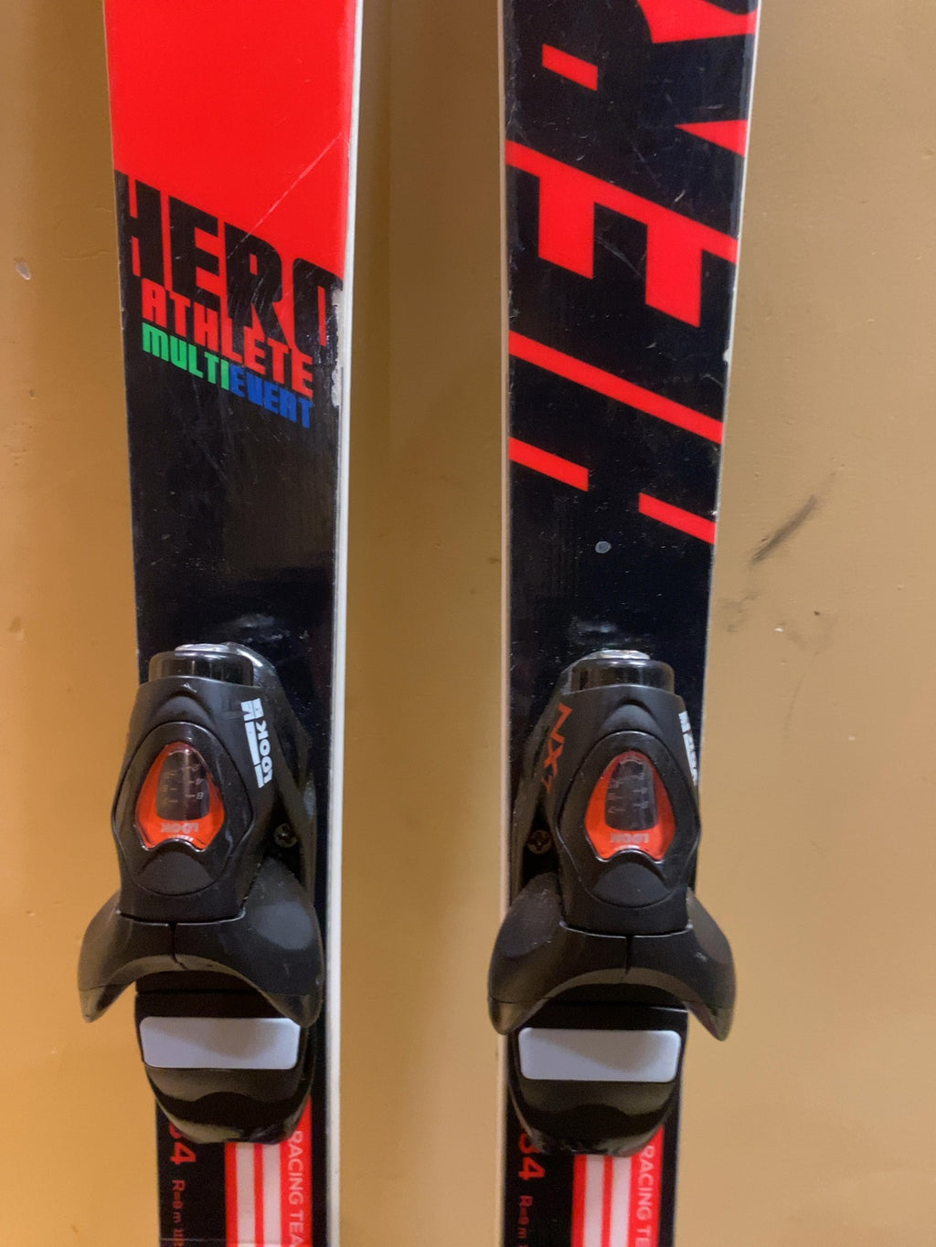 Rossignol Hero Athlete Multi-Event Junior Downhill Skis with Look NX7 Bindings 134 cm