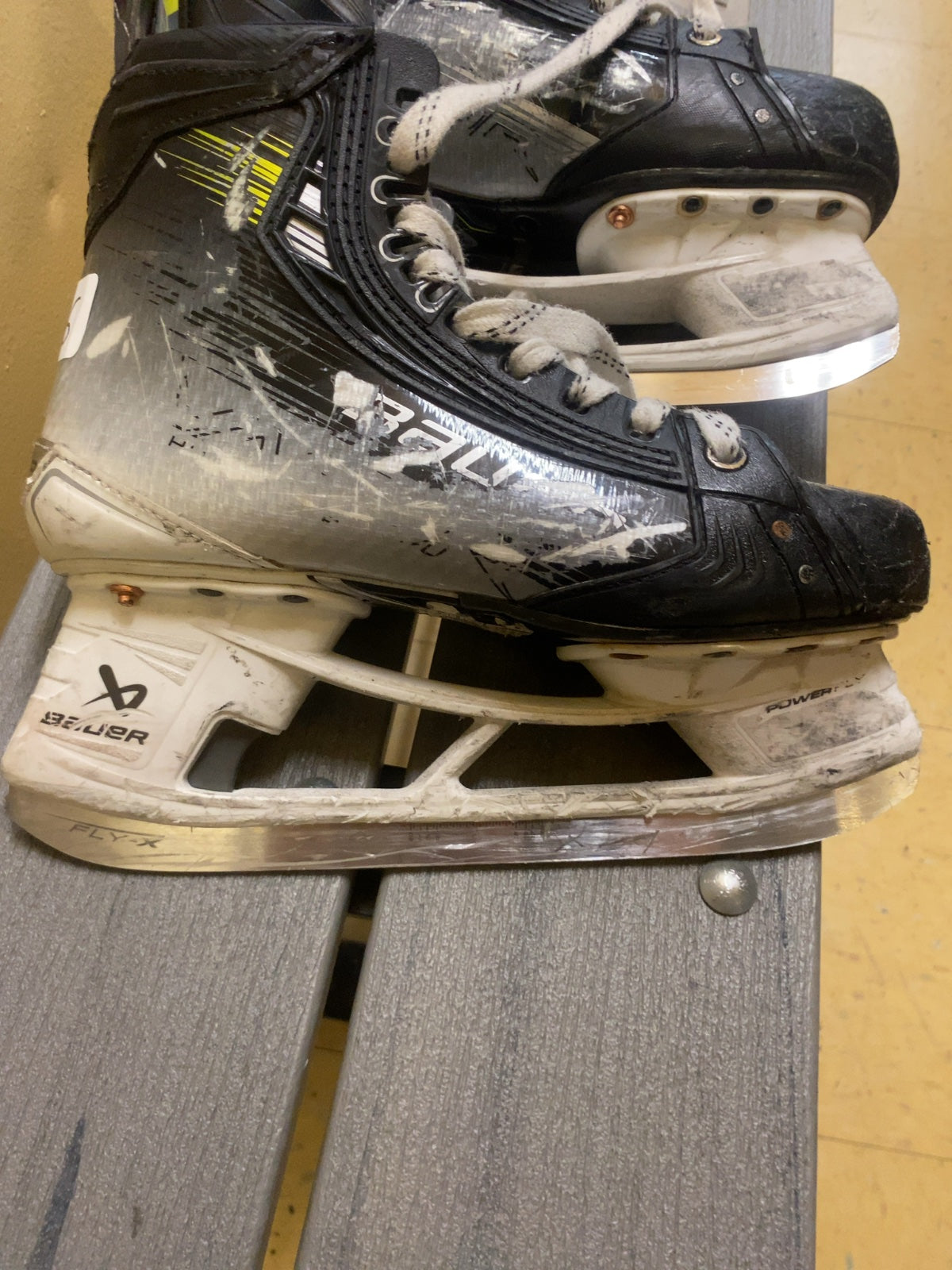 Bauer Vapor Hyperlite 2 Ice Hockey Skates Size 6 Fit 1