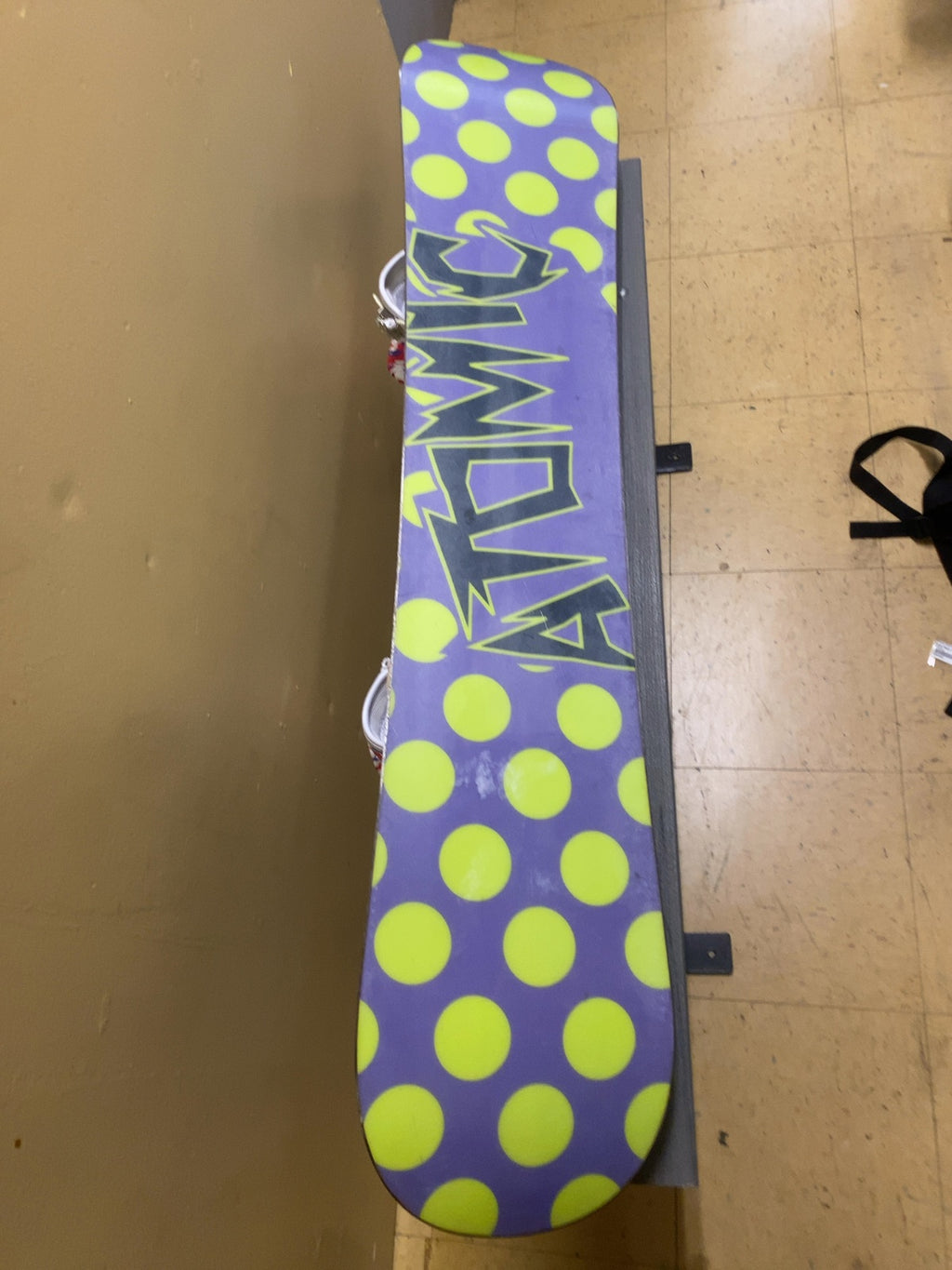Atomic Pivot Snowboard with Bindings 135 cm