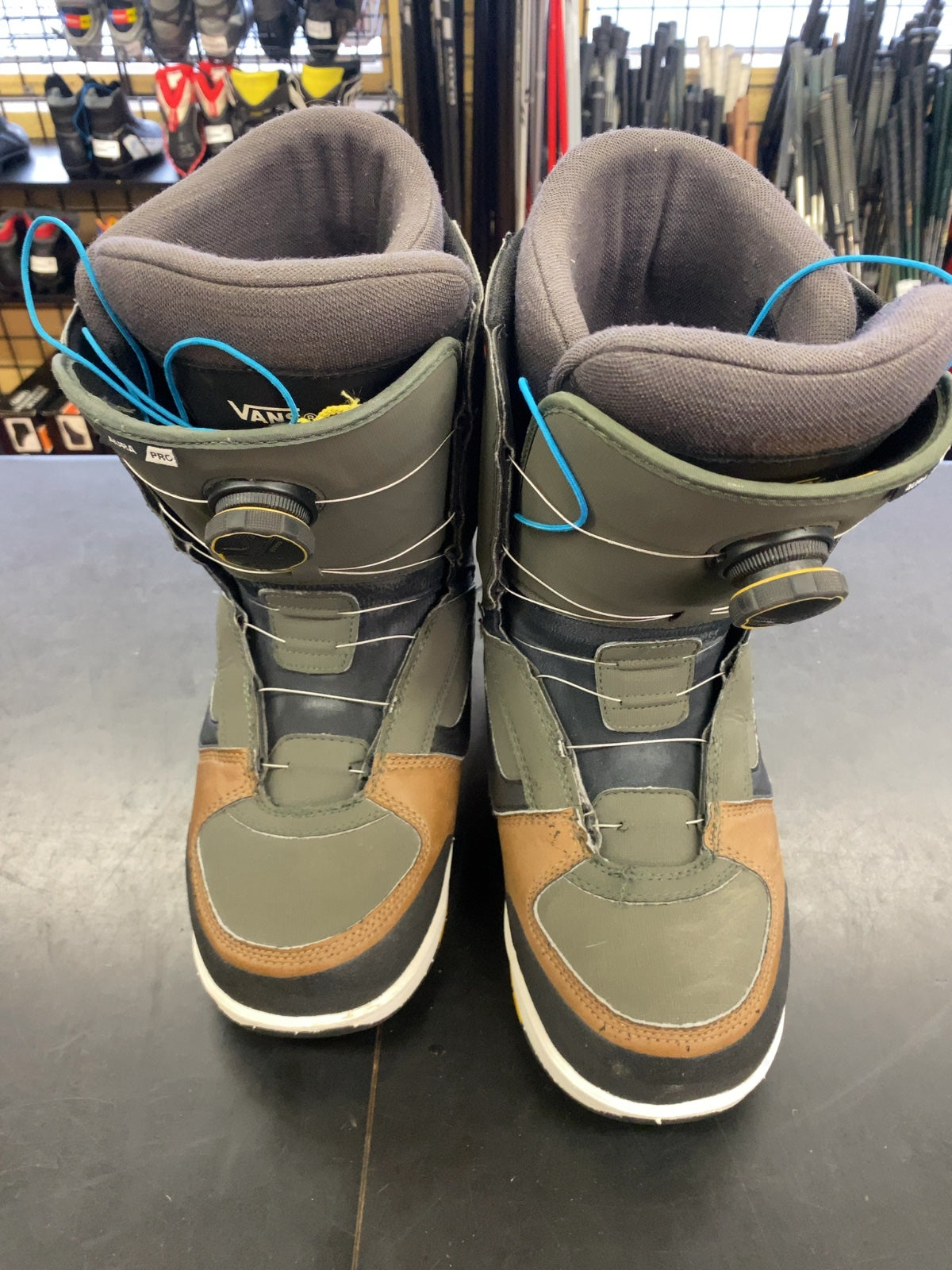 Vans Aura Pro Snowboard Boots Size 9