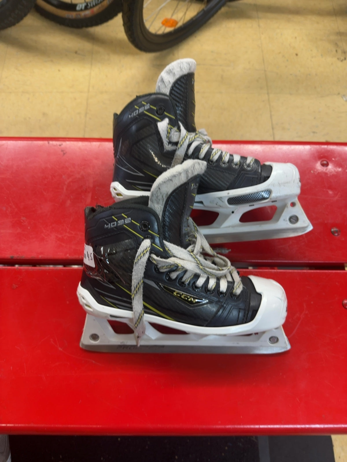 CCM Tacks 4092 Junior Goalie Skates Size 4.5 D