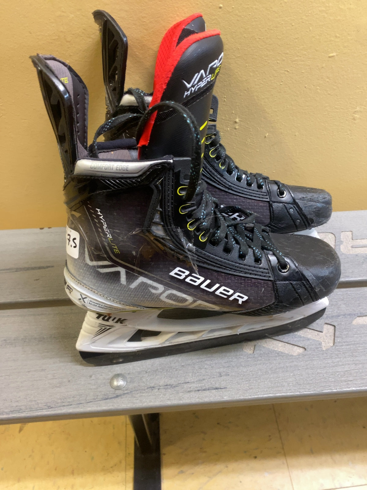 Bauer Vapor Hyperlite Ice Hockey Skates Size 7.5