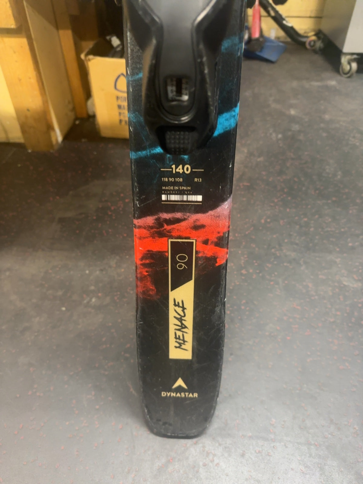 Dynastar Menace 90 Junior Downhill Skis with Look Bindings - 140 cm
These are freshly waxed and tuned
