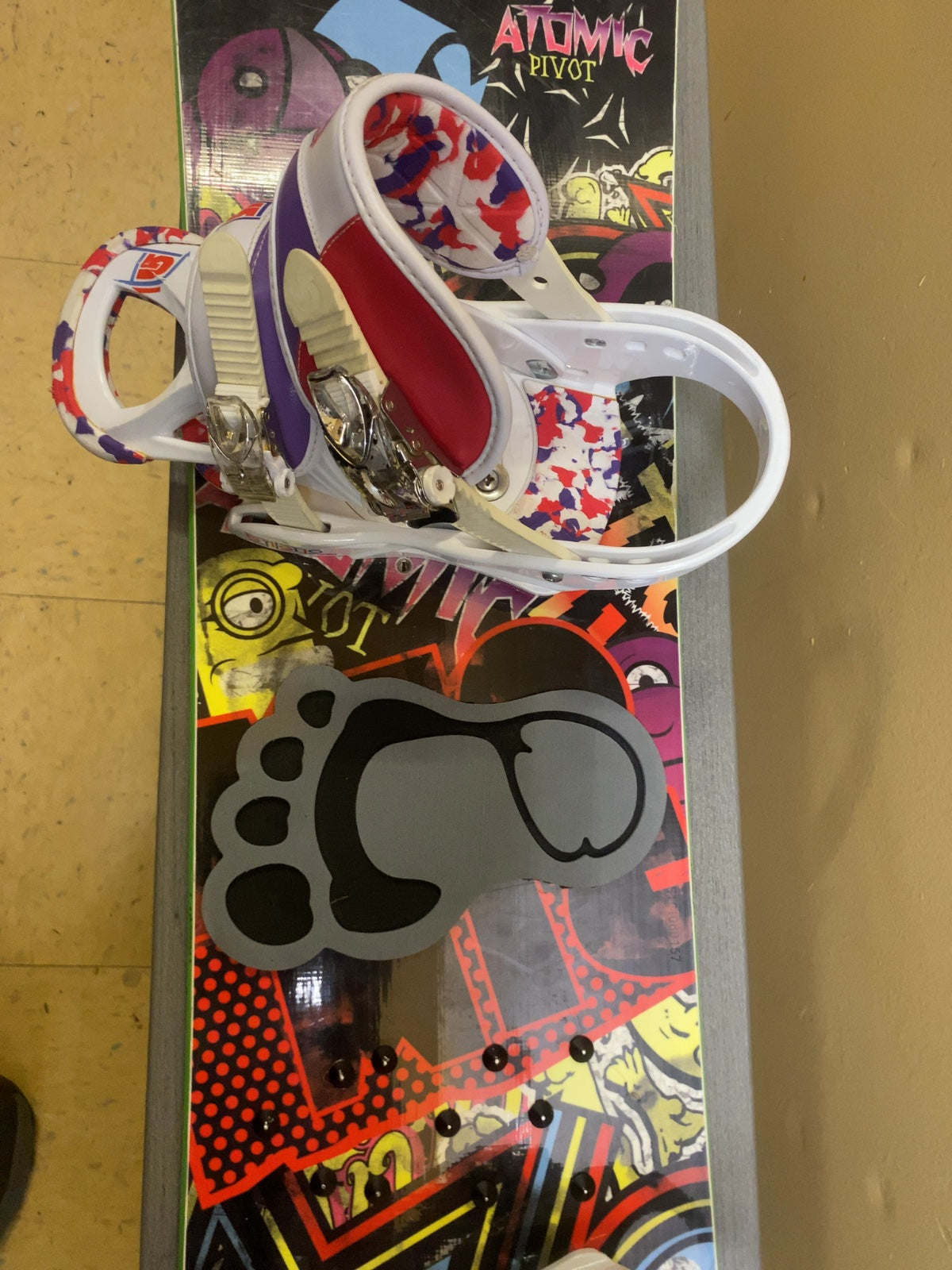 Atomic Pivot Snowboard with Bindings 135 cm