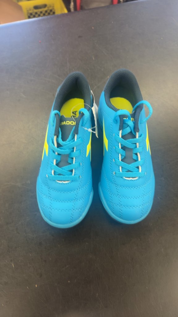 Diadora 6-Play Jr Soccer Shoes - Size 13.5 Youth-brand new