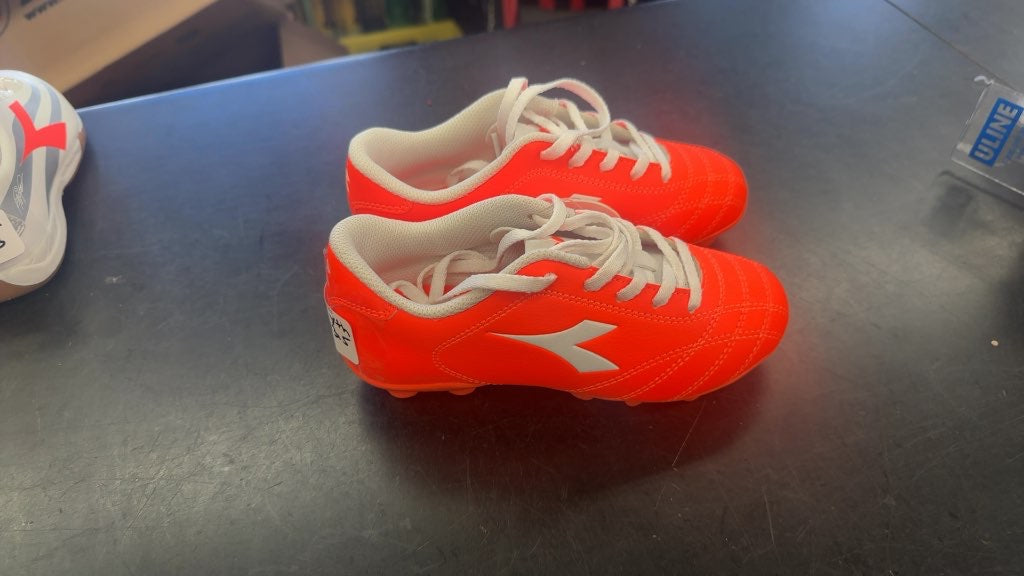 Diadora 6Play Jr Soccer Shoes - Youth 13.5
Brand new cleats