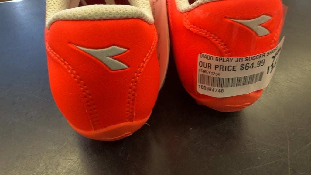 Diadora 6Play Jr Soccer Shoes - Youth 13.5
Brand new cleats