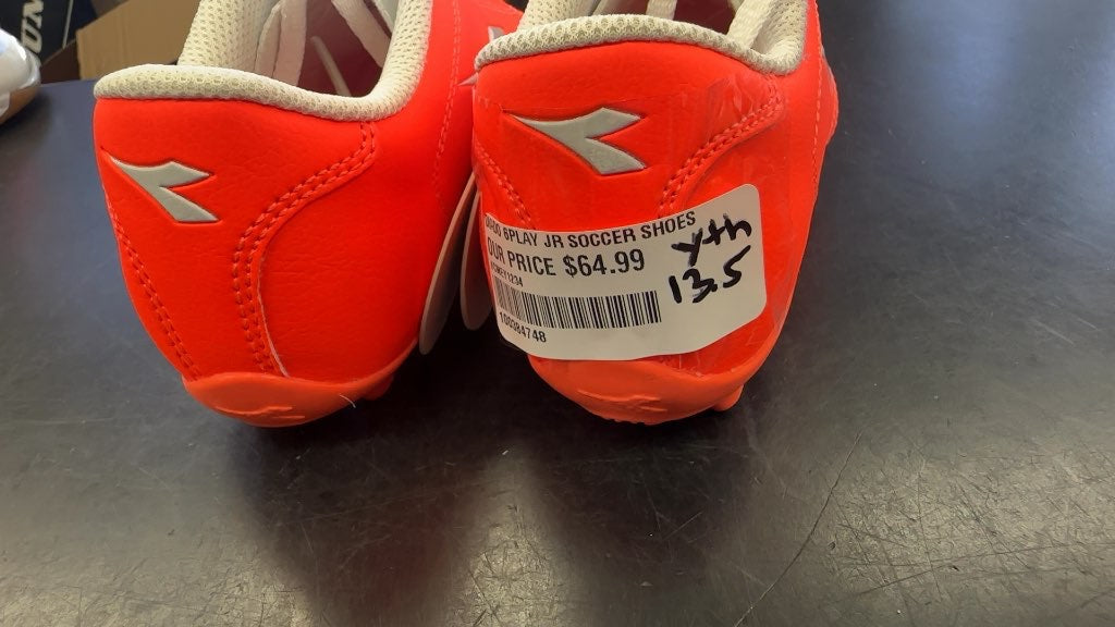 Diadora 6Play Jr Soccer Shoes - Youth 13.5
Brand new cleats