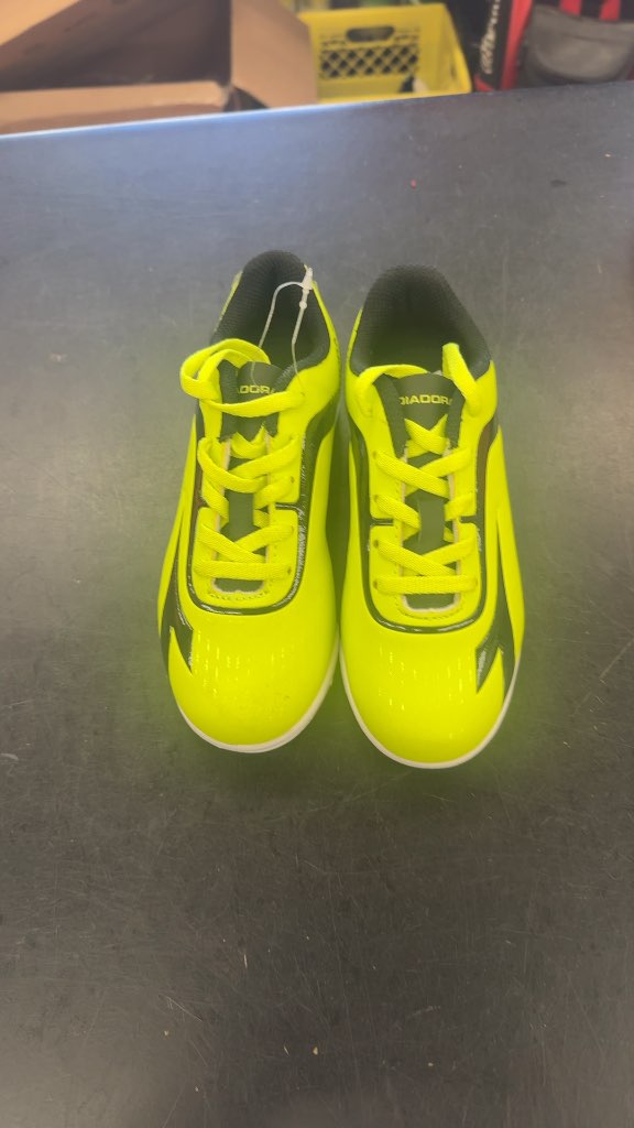 Diadora 7 Fifty Youth Soccer Shoes - Neon Yellow - Size 13 brand new