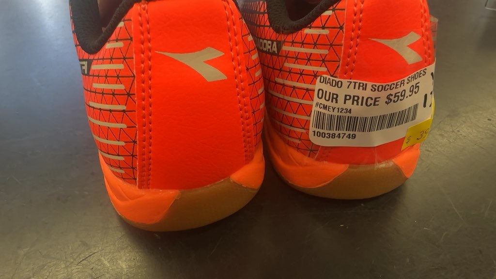 Diadora 7TRI Indoor Soccer Shoes - Youth 13.5 -brand new