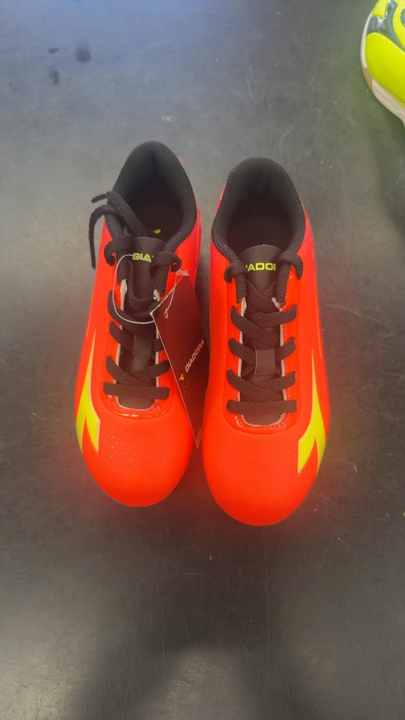 Diadora 7TRI Youth Soccer Shoes size 13.5