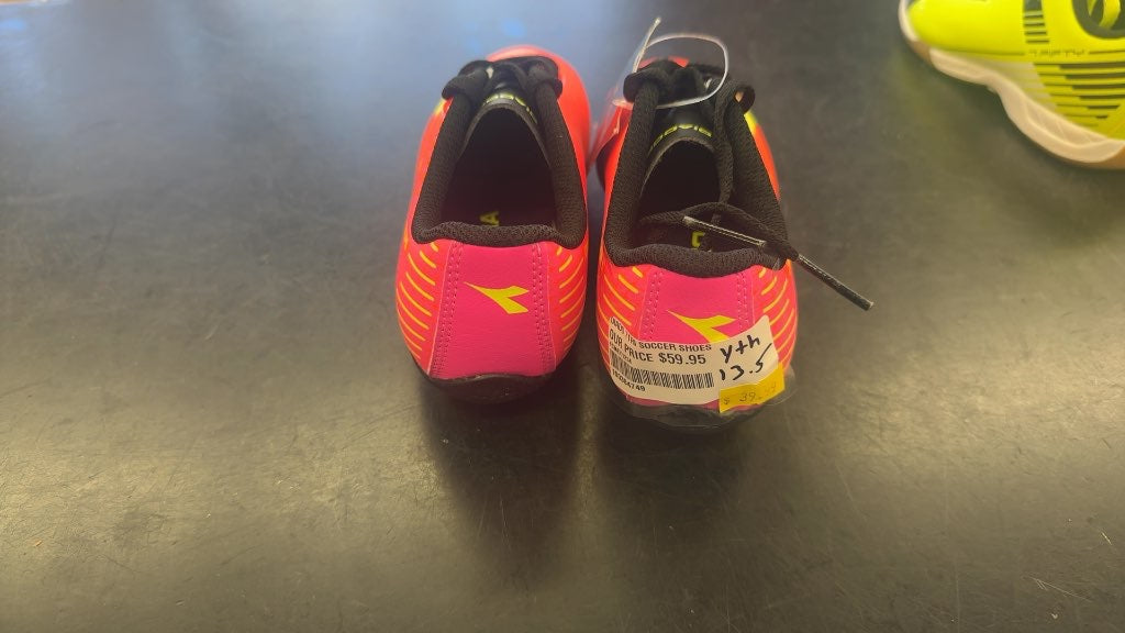 Diadora 7TRI Youth Soccer Shoes size 13.5