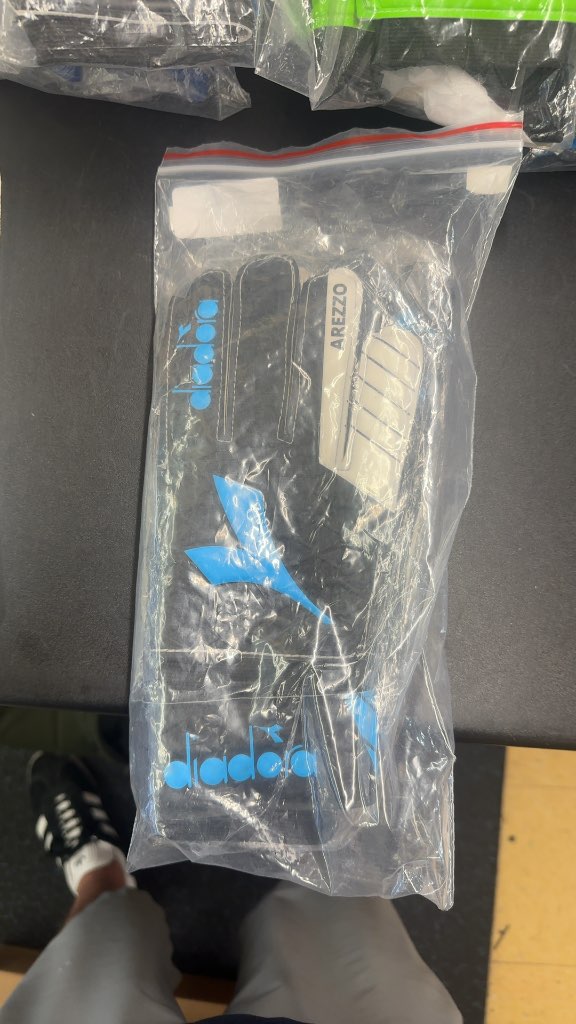 Diadora Arezzo Soccer Goalkeeper Gloves Size 8-brand new