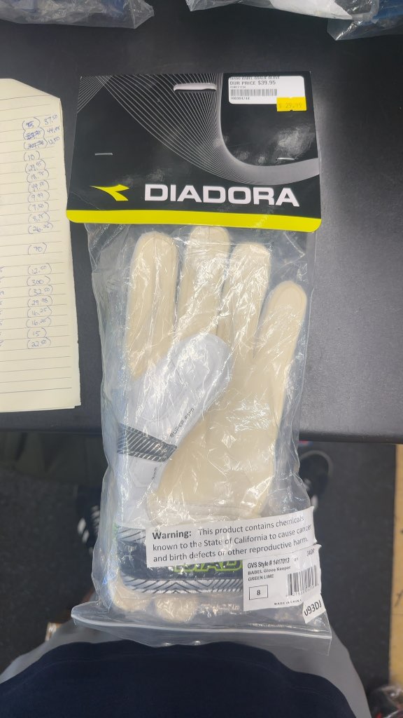 Diadora Babel Soccer Goalie Gloves - Size 8
Brand new