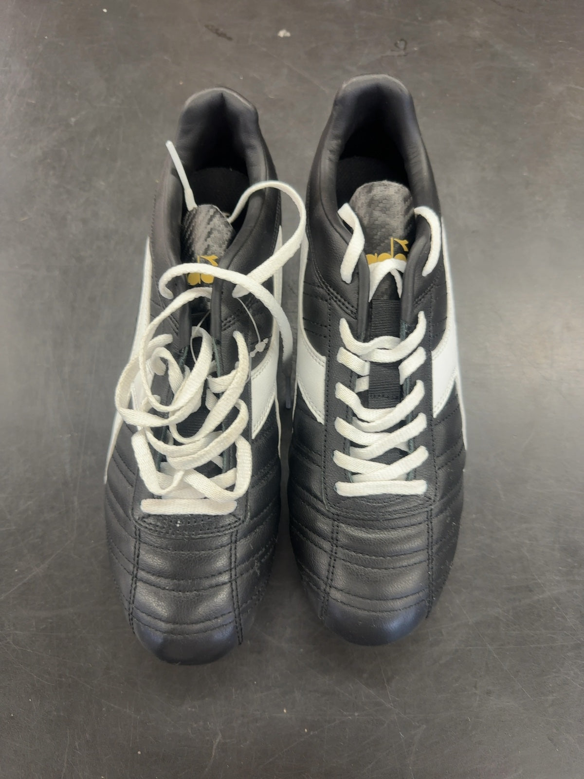 Diadora Baggio 03 LT Soccer Cleats - Size 8.5
Brand new with tags