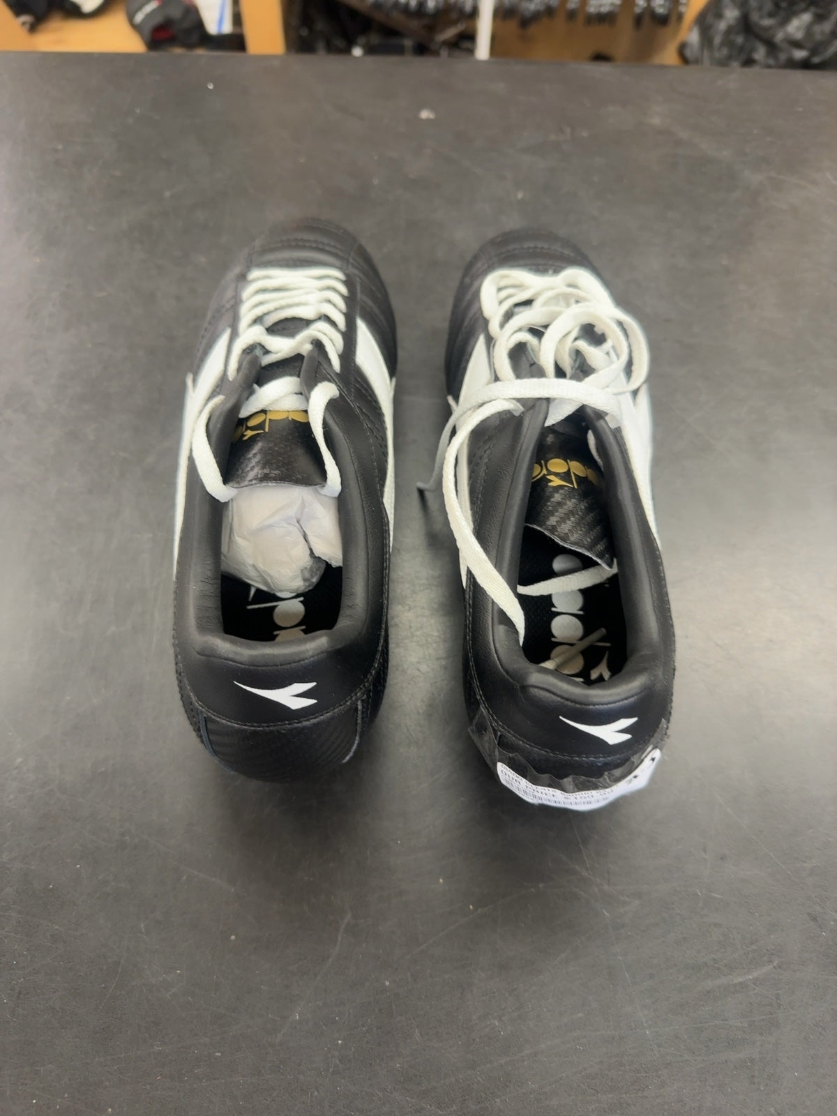Diadora Baggio 03 LT Soccer Cleats - Size 8.5
Brand new with tags