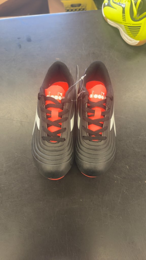 Diadora Pichichi Jr Soccer Cleats - Youth Size 13.5-brand new cleats