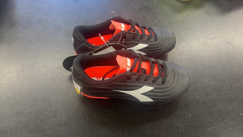 Diadora Pichichi Jr Soccer Cleats - Youth Size 13.5-brand new cleats