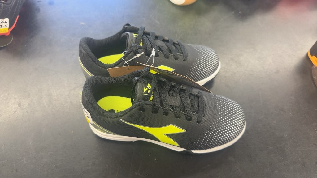 Diadora Pichichi Jr Soccer Shoes - Size 13.5 Youth-turf shoes