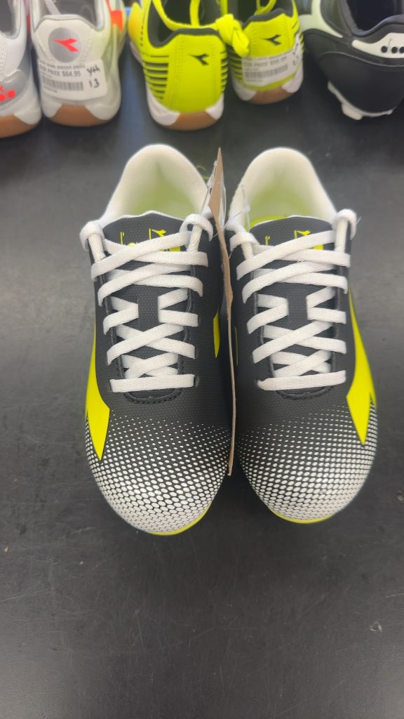 Diadora Pichichi JR Soccer Shoes-youth 13.5
Brand new