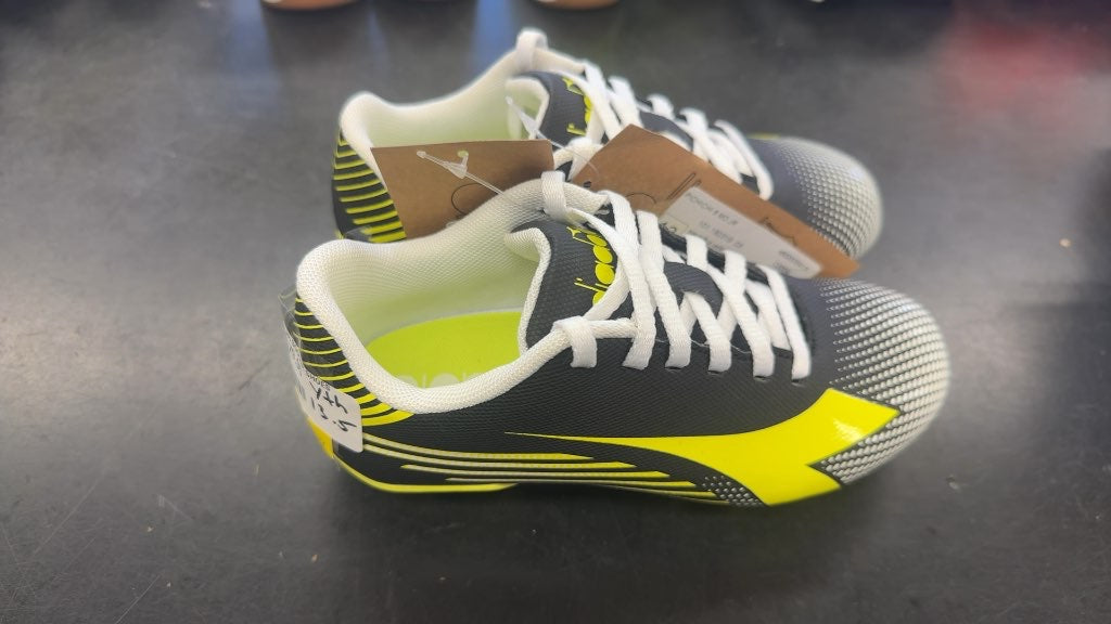 Diadora Pichichi JR Soccer Shoes-youth 13.5
Brand new
