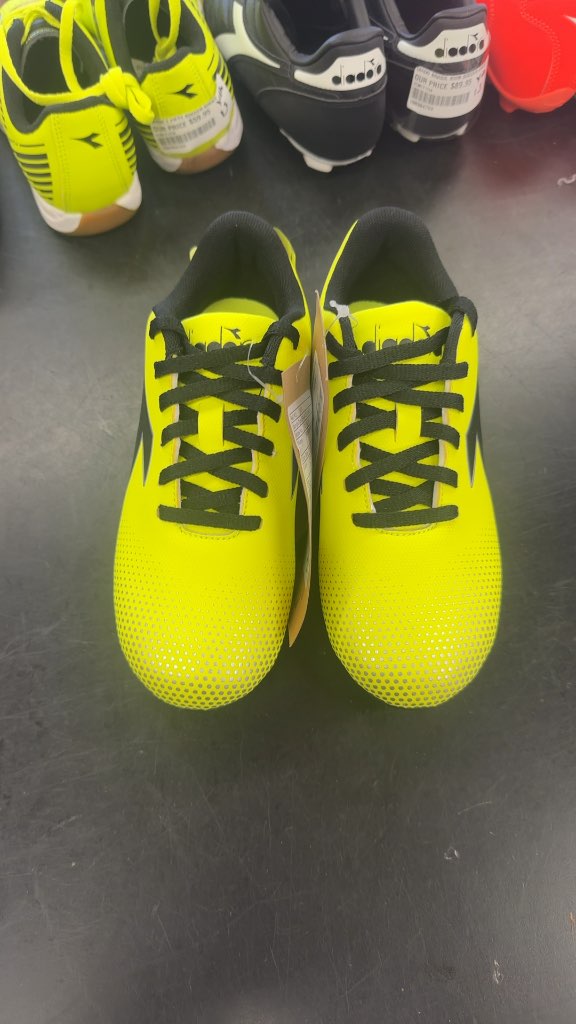 Diadora Pichichi Jr Soccer Shoes - Youth 13.5-brand new cleats