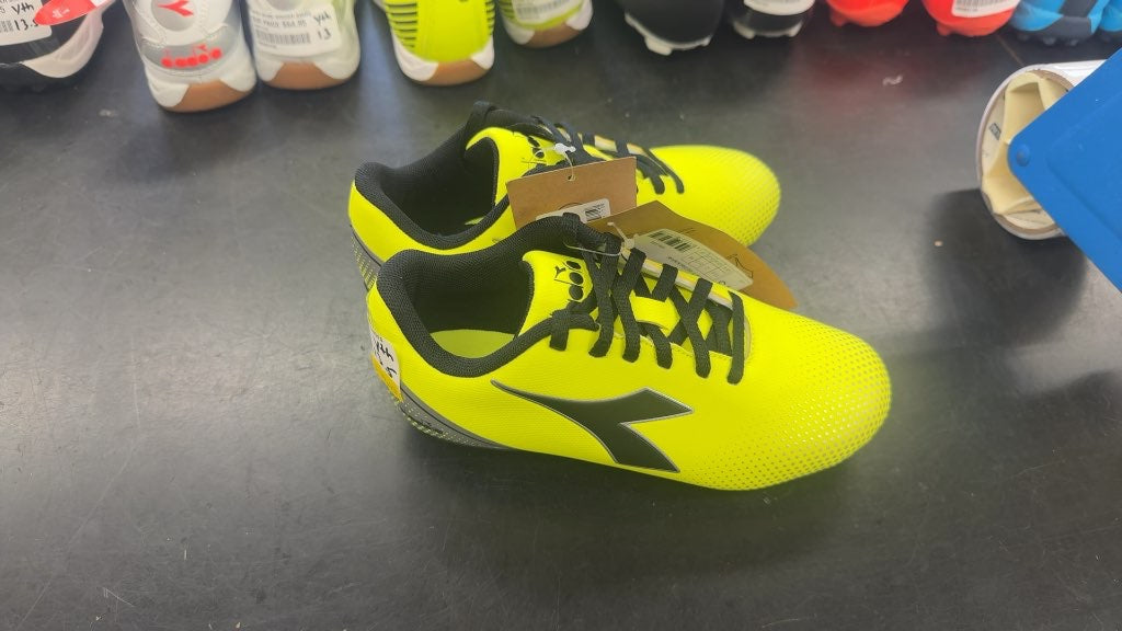 Diadora Pichichi Jr Soccer Shoes - Youth 13.5-brand new cleats